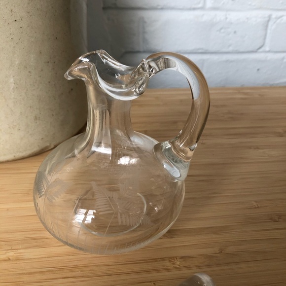 Vintage Crystal Mini Cruet with Leaves design - Picture 4 of 6
